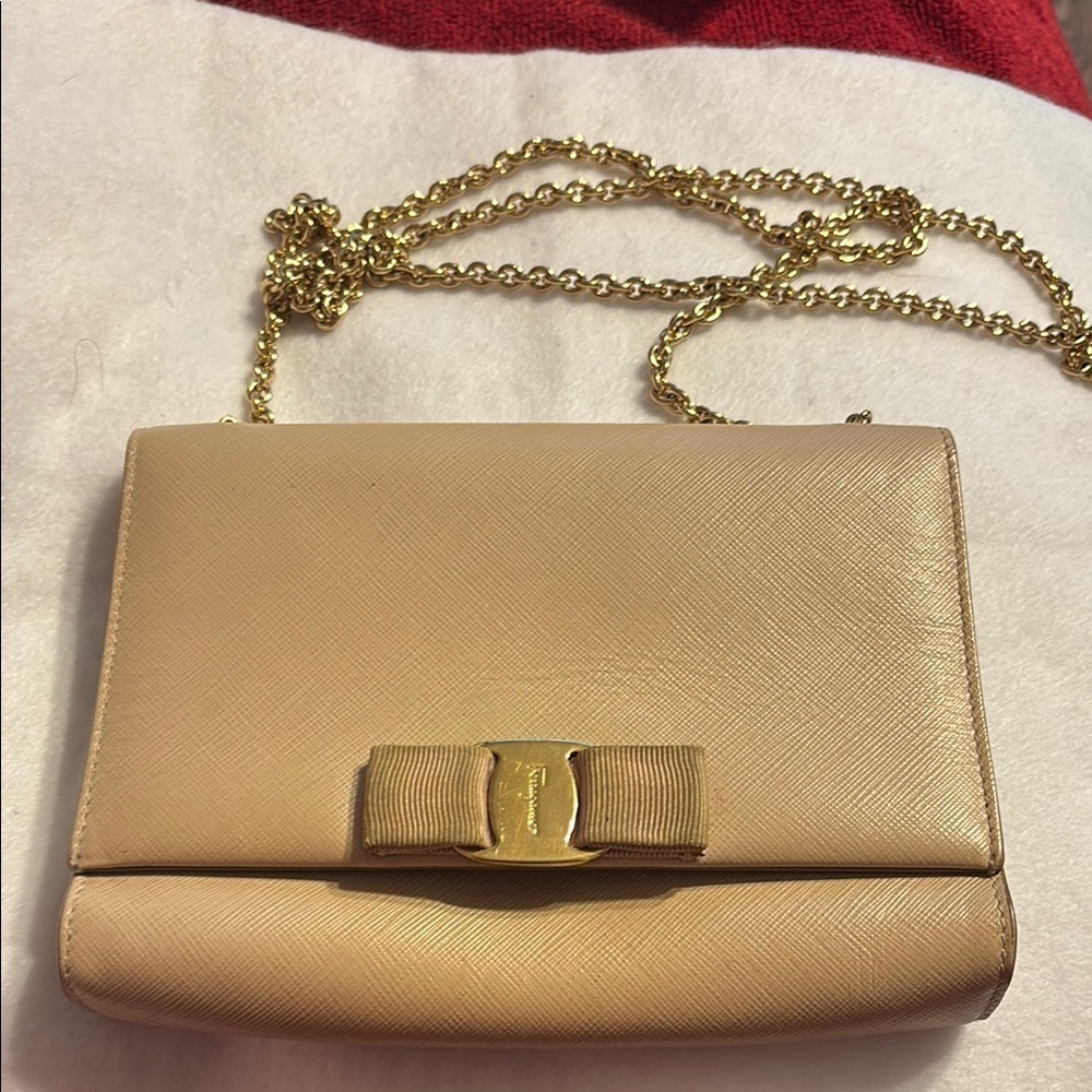 Elegant Salvatore Ferragamo Tan Leather crossbody Bag with Gold Chain